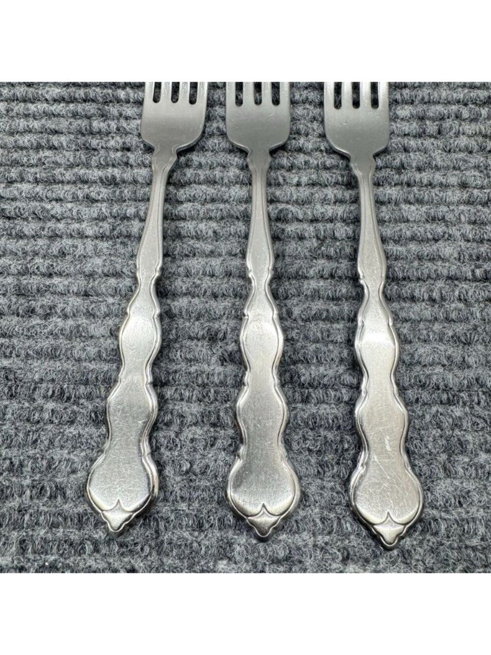 Lot Of 3 Oneida VALERIE Dinner Forks Distinction Deluxe HH Stainless - Picture 3 of 7
